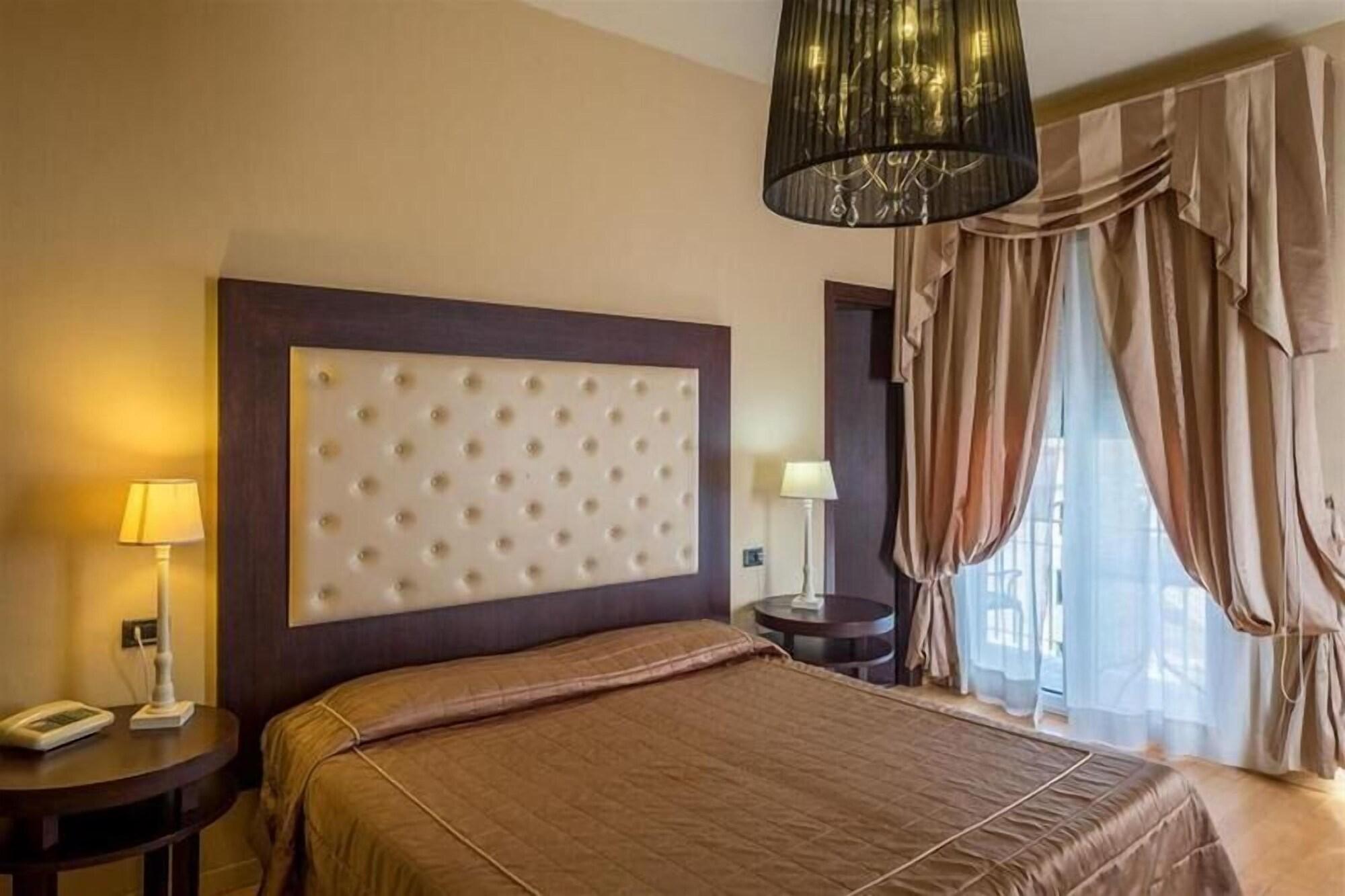 Hotel Manzoni Wellness&Spa مونتيكاتيني تيرمي المظهر الخارجي الصورة
