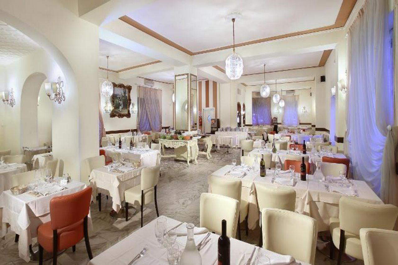 Hotel Manzoni Wellness&Spa مونتيكاتيني تيرمي المظهر الخارجي الصورة