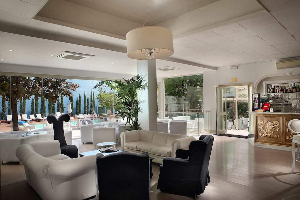 Hotel Manzoni Wellness&Spa مونتيكاتيني تيرمي المظهر الخارجي الصورة