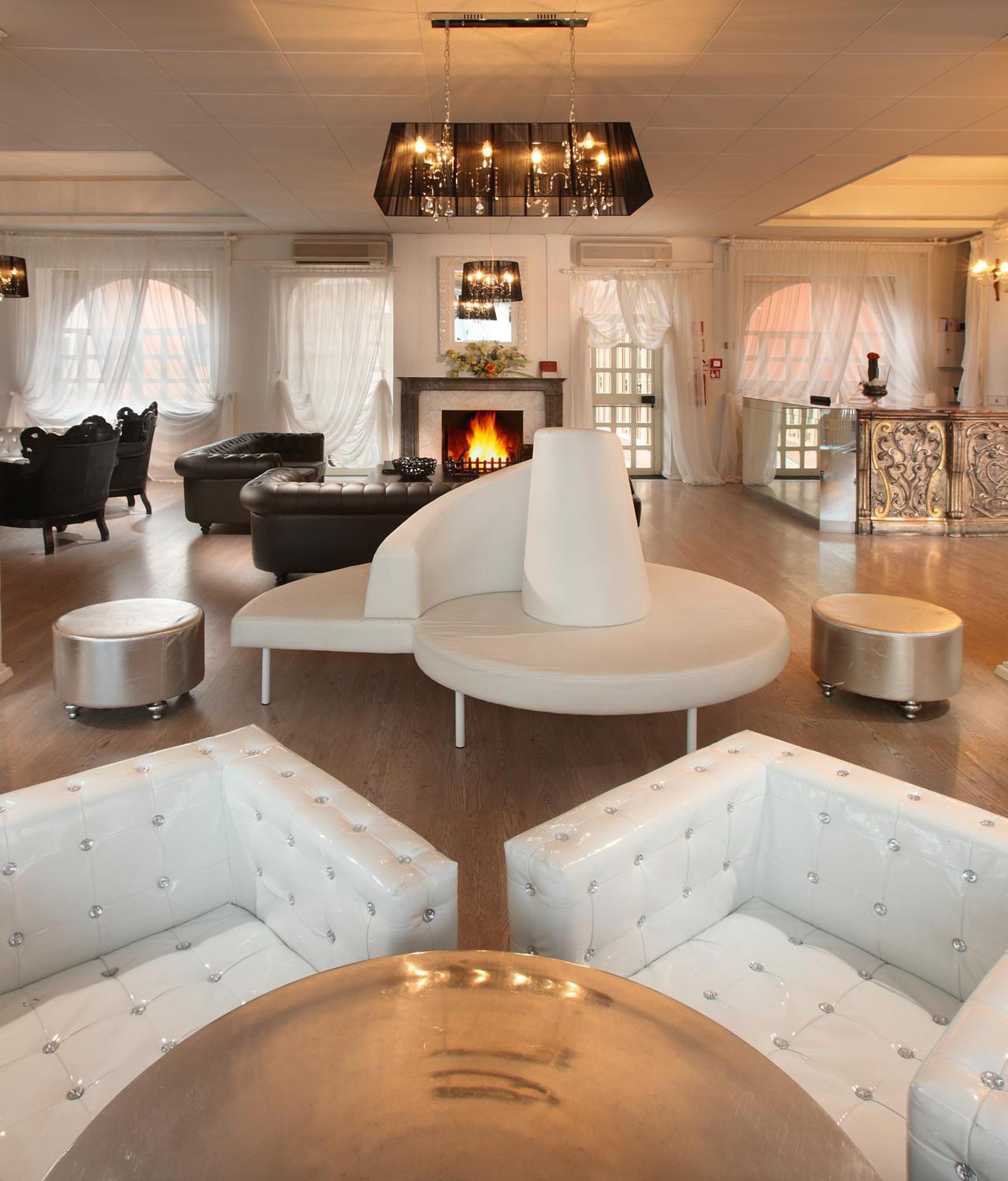 Hotel Manzoni Wellness&Spa مونتيكاتيني تيرمي المظهر الخارجي الصورة