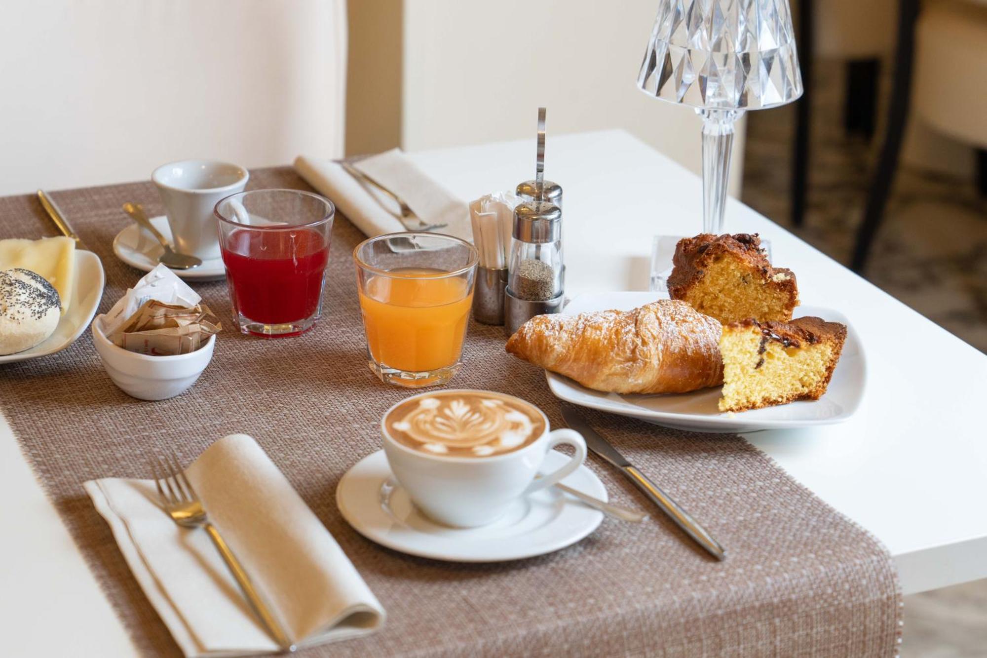 Hotel Manzoni Wellness&Spa مونتيكاتيني تيرمي المظهر الخارجي الصورة