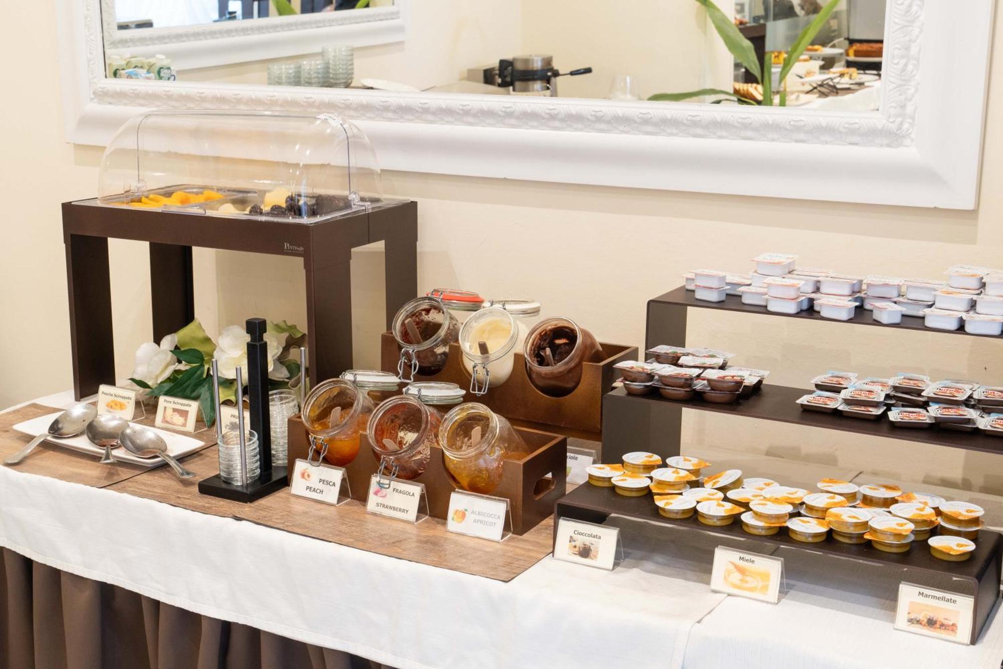 Hotel Manzoni Wellness&Spa مونتيكاتيني تيرمي المظهر الخارجي الصورة